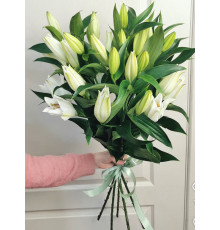 Букет из 5 белых лилий 