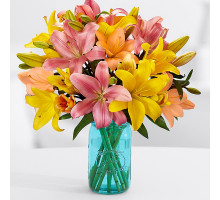 Микс из 25 лилий в вазе