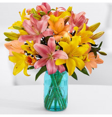 Микс из 25 лилий в вазе