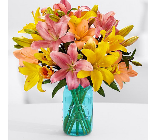 Микс из 25 лилий в вазе